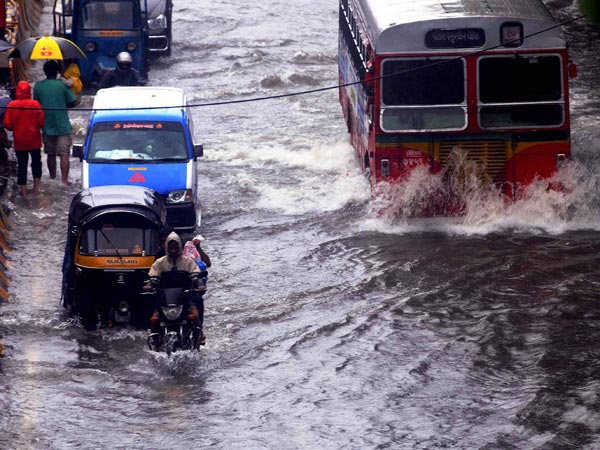 ముంబైలో యథాతథం