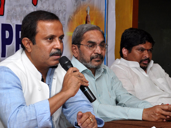 Madhyyashki and Ponnam Prabhakar Madhyyashki and Ponnam Prabhakar