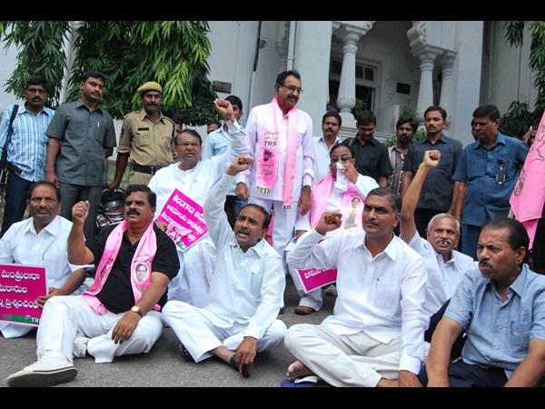 తెరాస దీక్ష