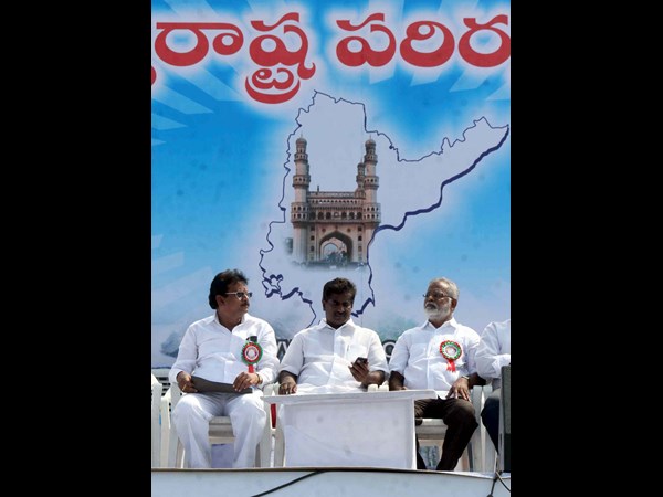 వేదికపై అశోక్ బాబు
