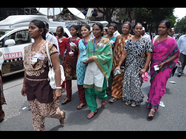 గజల్ కు పోలీసులు నో