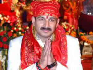 Manoj Tiwari tipped to get ticket from BJP Manoj Tiwari tipped to get ticket from BJP