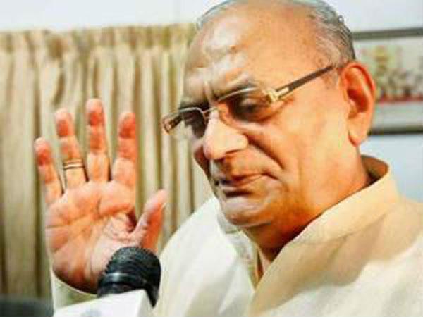 రాఘవ్జీ - స్వలింగ సంపర్కం