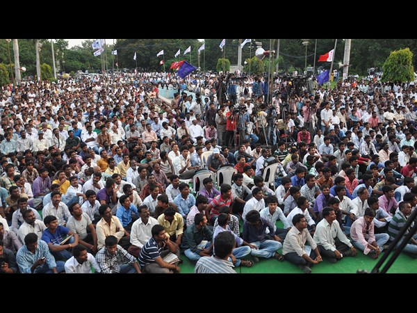 హాజరైన యువత