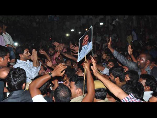 రాకతో ఆనందం