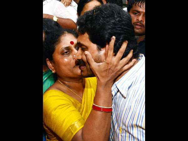 విజయమ్మ మురిపెం