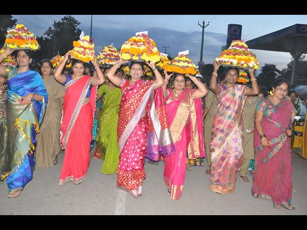 సామూహికంగా ఇలా...