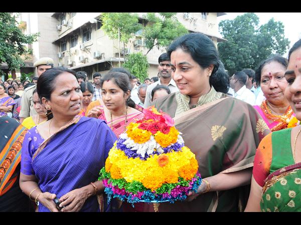 సచివాలయంలో డిప్యూటీ సిఎం సతీమణి