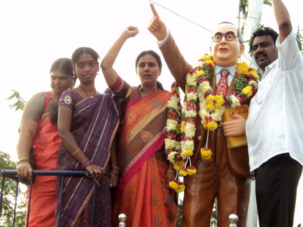 అంబేడ్కర్కు నివాళి