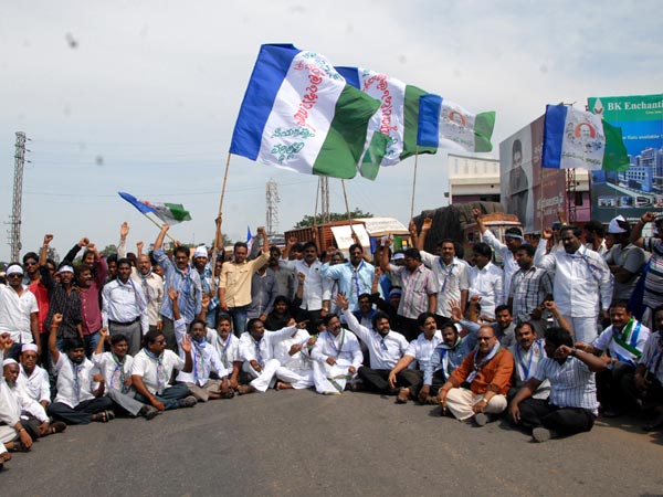 United Andhra agitation continue in Seemandhra United Andhra agitation continue in Seemandhra
