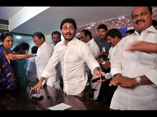 Cops deny permission to YSRCP meet Cops deny permission to YSRCP meet