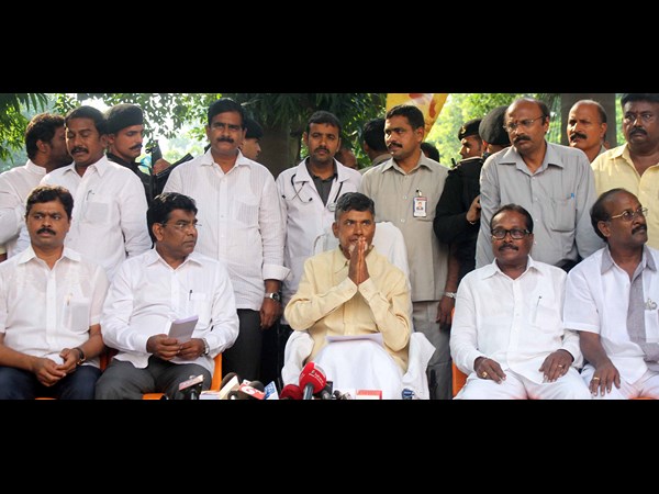 విలేకరులతో