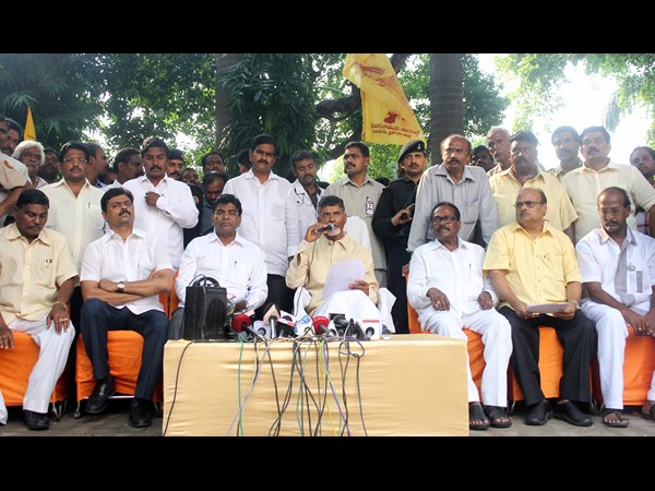 సమావేశంలో బాబు