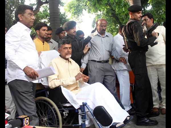 విలేకరుల సమావేశం అనంతరం