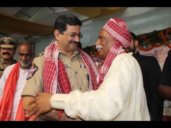 రుమాలుతో దత్తాత్రేయ..