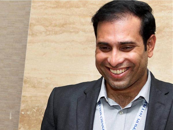 వివియల్ లక్ష్మణ్తో వివాదం..
