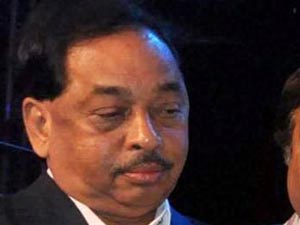 టోల్ ట్యాక్స్ కట్టమంటే మంత్రి తనయుడి జులుం, అరెస్ట్