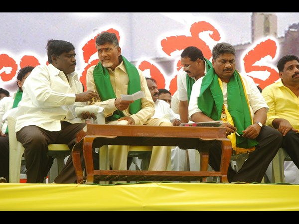 పార్టీ నేతతో బాబు ఇలా..