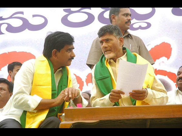 దేవినేని ఉమతో మంతనాలు..