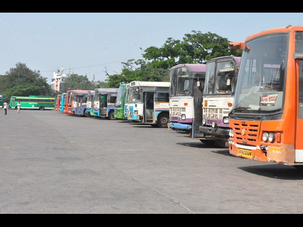 బోసిపోయిన మహాత్మా గాంధీ బస్ స్టేషన్ 3