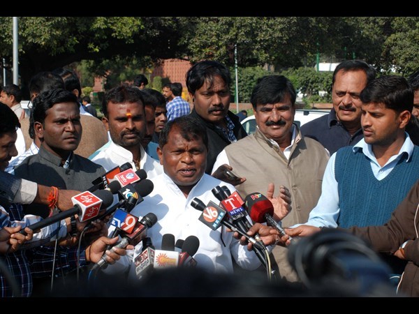 సీమాంధ్ర ఎంపీలపై రాజయ్య ఫైర్