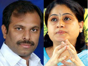 Vijayasanthi fires at Seemandhra leaders Vijayasanthi fires at Seemandhra leaders