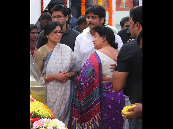కంట తడిపెడుతూ..