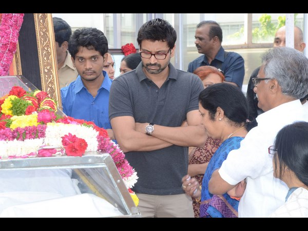 పురంధేశ్వరి నివాళి