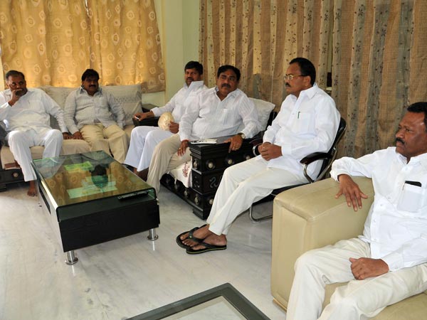 Telangana TDP leaders try to pacify Mothkupalli Narasimhulu Telangana TDP leaders try to pacify Mothkupalli Narasimhulu