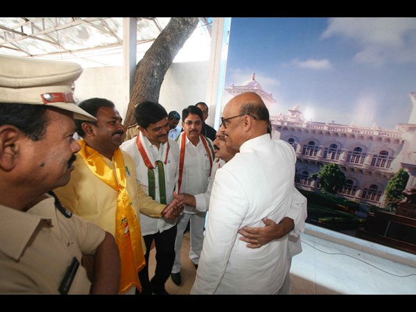 నేతలు
