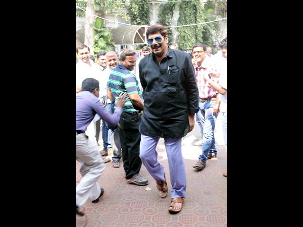 ఆదాలపై ఆనం వివేకా ఇలా...