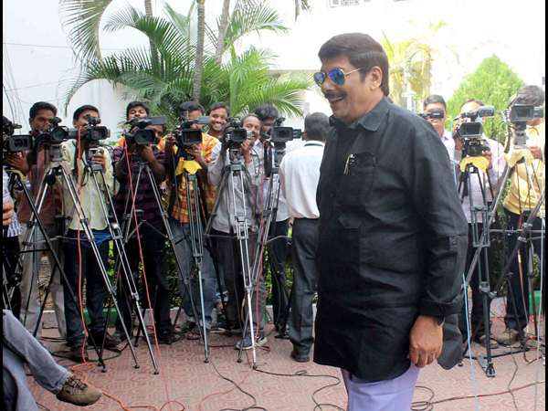 ఆదాలపై ఆనం వివేకా ఇలా..