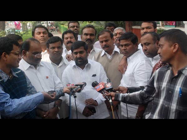 సందడి