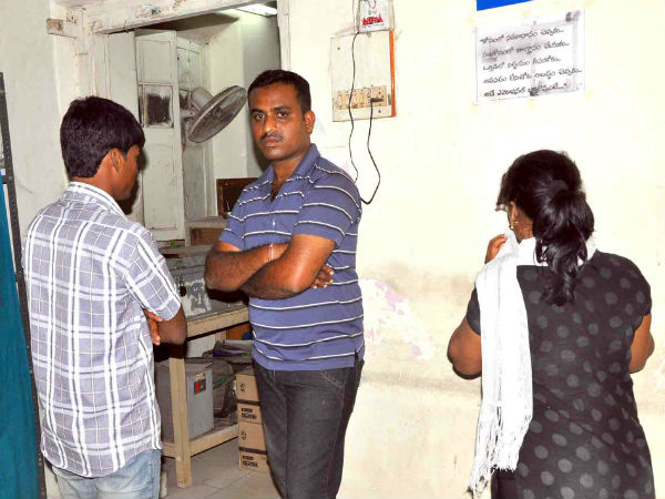Cops burst sex racket, 2 held-1 Cops burst sex racket, 2 held-1