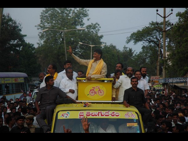 చంద్రబాబు గాలం, వేణుమాధవ్ చురకలు (పిక్చర్స్)