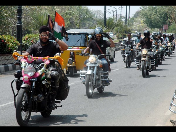 జాతీయ జెండాతో..