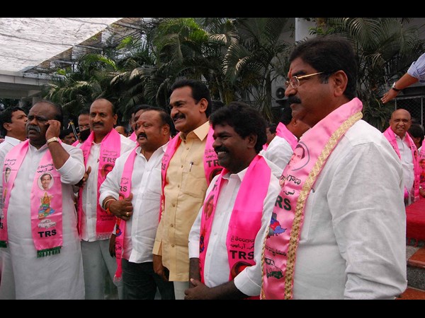 తొలి జాబితాలోని అభ్యర్థులు..