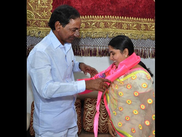 CPI MLA Chandravati joins in TRS CPI MLA Chandravati joins in TRS