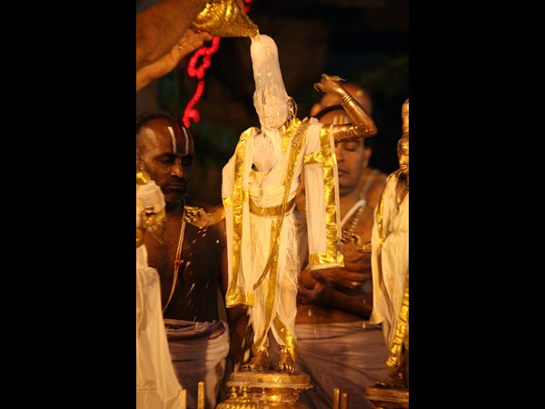 రాములవారికి పాలాభిషేకం