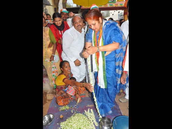 మల్లెదండ అల్లారు...