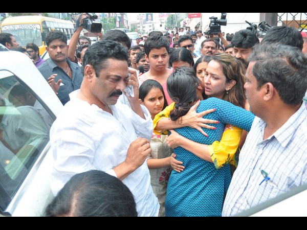 మంచు లక్ష్మీ ఓదార్పు