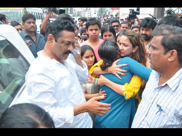 విషాదంలో కుటుంబం