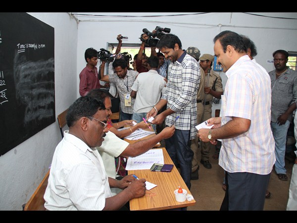 మంచు విష్ణు ఇలా..