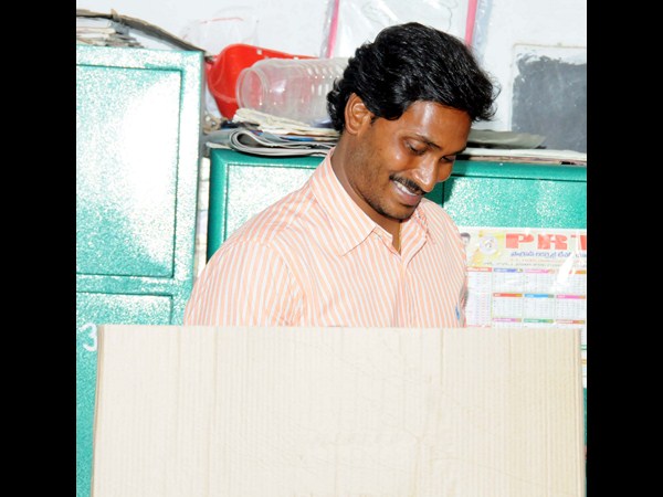 వైయస్ జగన్ ఇలా..