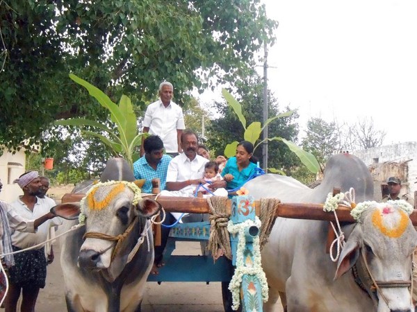 ఎడ్ల బండిపై రఘువీరా...