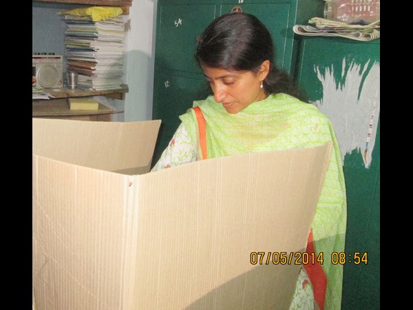 ఓటు వేస్తూ వైయస్ భారతి