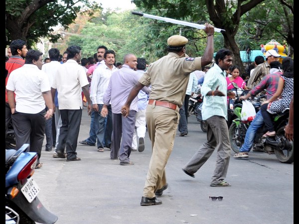 పోలీసులు