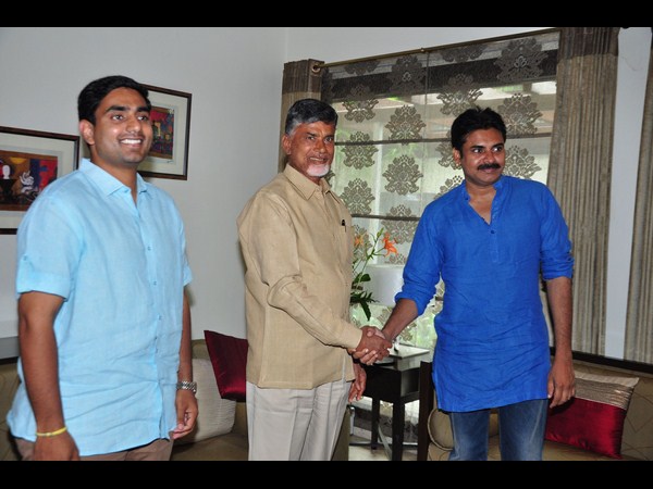 పవన్ కళ్యాణ్కు సాదర స్వాగతం