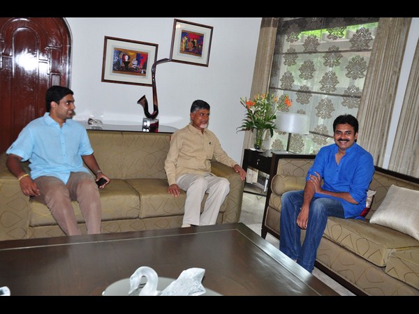 చంద్రబాబు ఇంట్లో పవన్ కళ్యాణ్