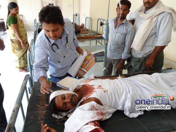 In Seemandhra, cop among 12 injured in poll violence In Seemandhra, cop among 12 injured in poll violence
